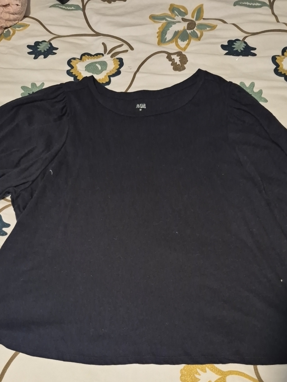 a.n.a Woman's Short Sleeve Crew Tee in Black